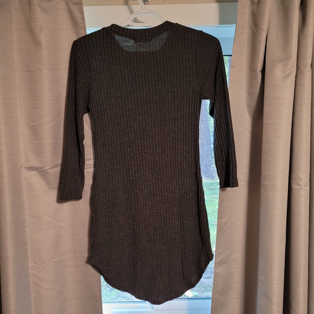 3/4 sleeve form fitting dress - Picture 2 of 8
